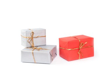 hediye kutuları üzerinde beyaz izole