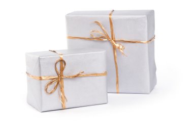 hediye kutuları üzerinde beyaz izole