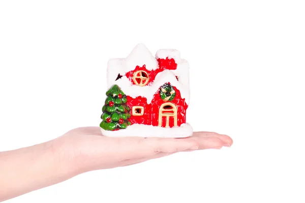 Mano sosteniendo una casa de Navidad — Foto de Stock