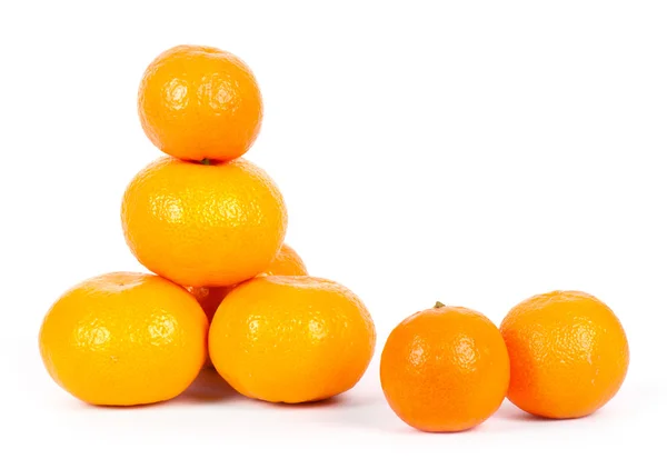 Mogen mandariner isolerad på en vit — Stockfoto