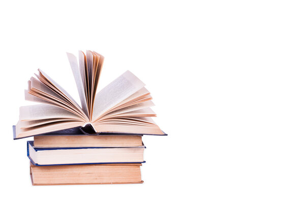 стопка старых книг 