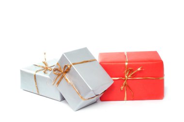 hediye kutuları üzerinde beyaz izole