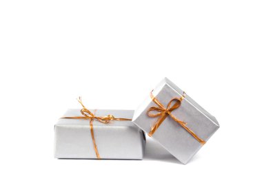 hediye kutuları üzerinde beyaz izole
