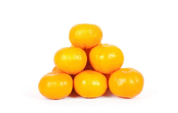 Rijp mandarijnen geïsoleerd op een witte — Stockfoto