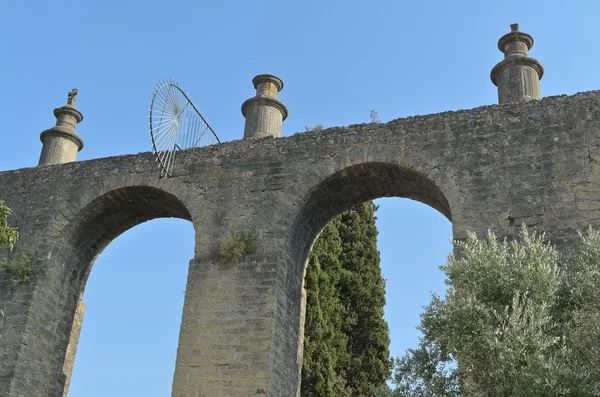 Акведук Томар біля замку тамплієрів — стокове фото
