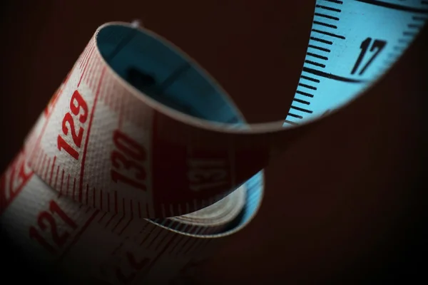 Tükürmemi ve gergin metrik ölçüm bandı