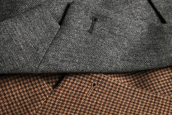 Revers af en grå og brun klassisk tweed frakker - Stock-foto