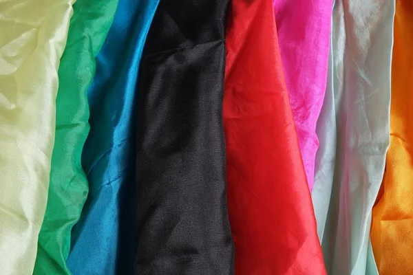 Färgglada silke näsdukar hängande. Magic — Stockfoto