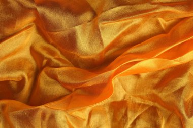 Parlak altın ipek mendil