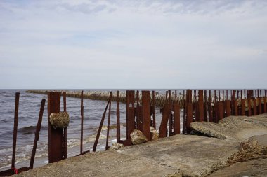 Beyaz Deniz 'deki eski paslı baraj