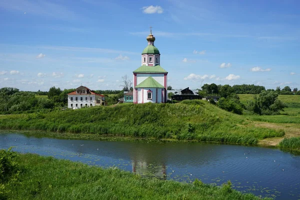 Θέα Της Εκκλησίας Του Ηλία Του Προφήτη Στο Suzdal Σάμερ — Φωτογραφία Αρχείου