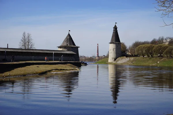 普斯科夫克罗姆位于普斯科夫河和维里卡亚河汇合处 俄罗斯 — 图库照片