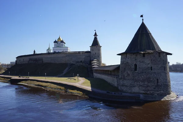 Pskov Krom Vid Sammanflödet Floderna Pskov Och Velikaya Våren Ryssland — Stockfoto