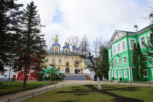 Monasterio Pskov Pechersky Primavera — Foto de Stock