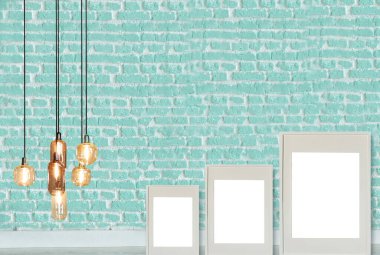 yeşil dekoratif tuğla duvar, boş çerçeve, modern lamba ve iç tasarım. ahşap zemin