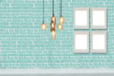 yeşil dekoratif tuğla duvar, boş çerçeve, modern lamba ve iç tasarım. ahşap zemin