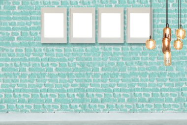 yeşil dekoratif tuğla duvar, boş çerçeve, modern lamba ve iç tasarım. ahşap zemin