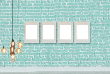yeşil dekoratif tuğla duvar, boş çerçeve, modern lamba ve iç tasarım