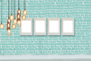yeşil dekoratif tuğla duvar, boş çerçeve, modern lamba ve iç tasarım