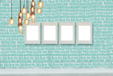 yeşil dekoratif tuğla duvar, boş çerçeve, modern lamba ve iç tasarım