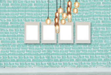 yeşil dekoratif tuğla duvar, boş çerçeve, modern lamba ve iç tasarım