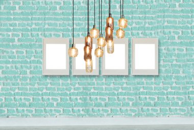 yeşil dekoratif tuğla duvar, boş çerçeve, modern lamba ve iç tasarım
