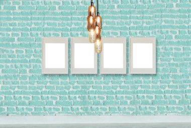 yeşil dekoratif tuğla duvar, boş çerçeve, modern lamba ve iç tasarım