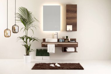 Temiz banyo tarzı ve dekoratif tasarım, modern lamba.