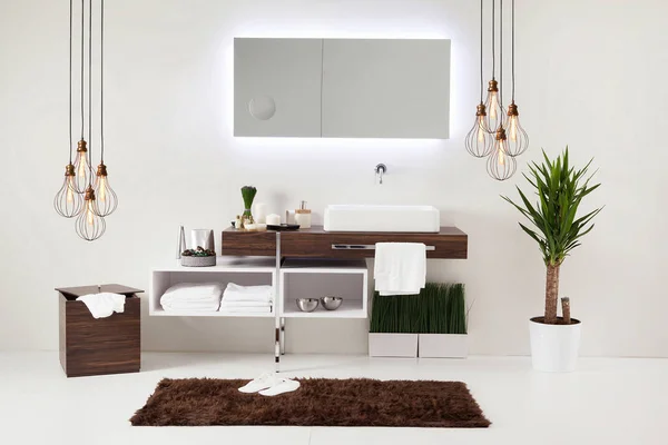 Weißer Wandschrank Entworfen Modernes Badezimmer — Stockfoto