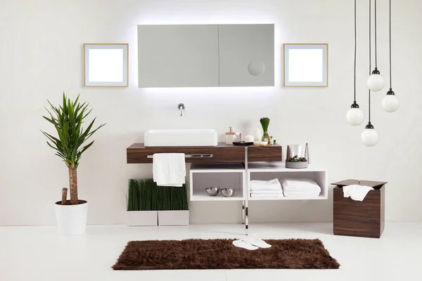 Weißer Wandschrank Entworfen Modernes Badezimmer — Stockfoto