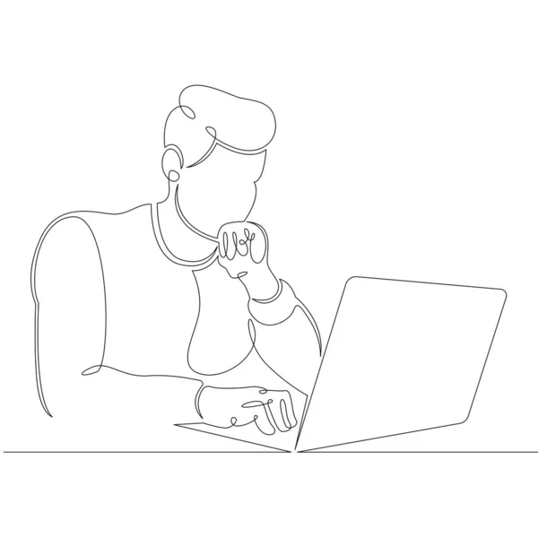 Jovem estudante gerente do sexo masculino trabalha no laptop. — Fotografia de Stock
