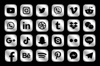 MAGELANG, INDONESIA - 26 Mayıs 2021: Gümüş Facebook, Instagram, Twitter, Youtube, WhatsApp, Dribble, Tiktok, Linkedin, Google plus ve daha pek çok popüler sosyal medya ikonu koleksiyonu. Vektör