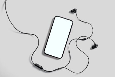 Kulaklıklı Moda Cep Telefonu Uygulaması
