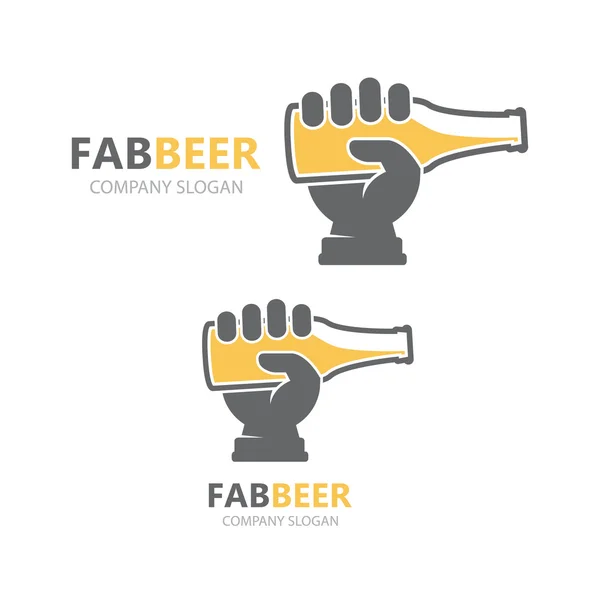 Mano vectorial con plantilla de diseño de logotipo de botella de cerveza . — Vector de stock
