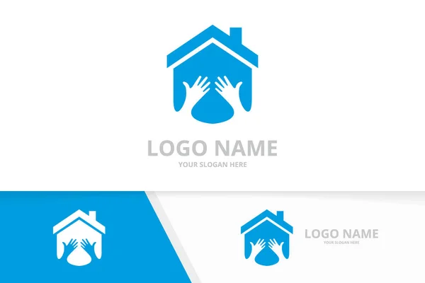 Vector vastgoed en omarmen logo combinatie. Huis en handen logotype ontwerp template. — Stockvector