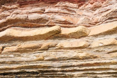 Horizontal layers of red and yellow multicoloured rock