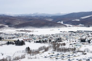 Minami Furano kasabası kış karlı manzarası, Hokkaido, Japonya