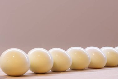 Haşlanmış yumurtaların çapraz sırası