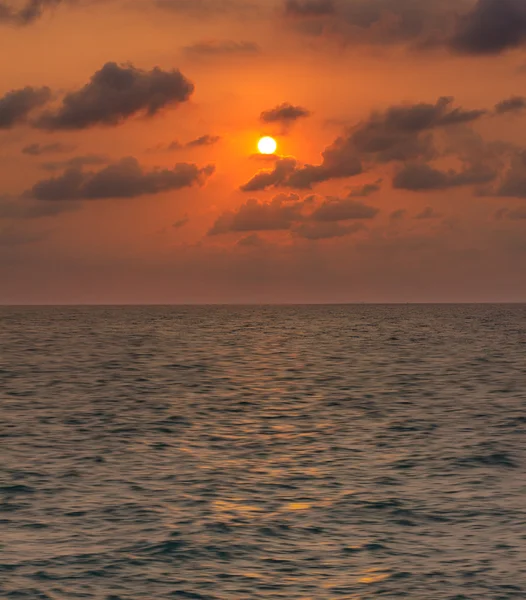 Weichzeichner Sonnenaufgang über dem Meer — Stockfoto