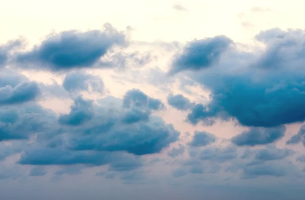 เมฆที่น่าทึ่งบนท้องฟ้า — ภาพถ่ายสต็อก