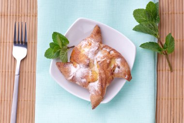 Lor topuz ile pudra şekeri