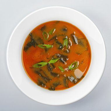 Çorba On beyaz yuvarlak tabak