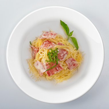 Makarna On beyaz yuvarlak tabak