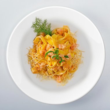 Makarna On beyaz yuvarlak tabak