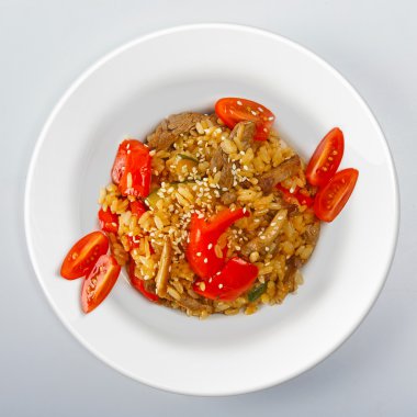 Makarna On beyaz yuvarlak tabak