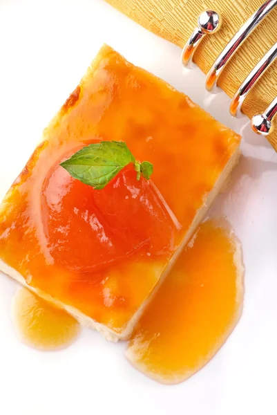 Pudding with apricot jam — Stock Photo, Image