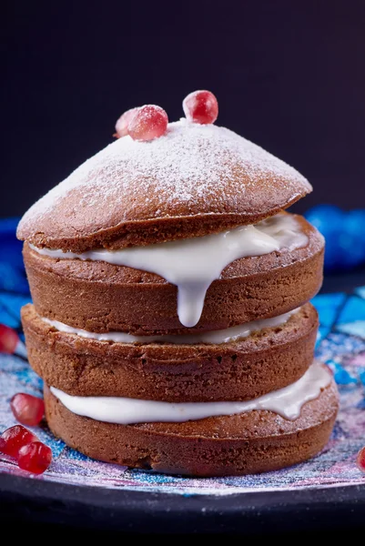 Cupcakes tower with cream — Stock Photo, Image