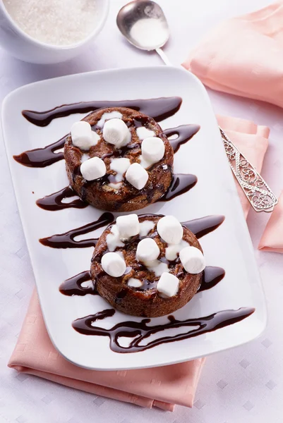 Çikolata ve krema ile cupcakes