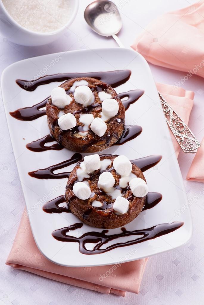 Cupcakes with chocolate and marshmallow