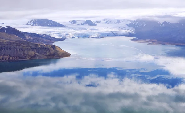 Nordenskild buzul dağ Pyramiden göster